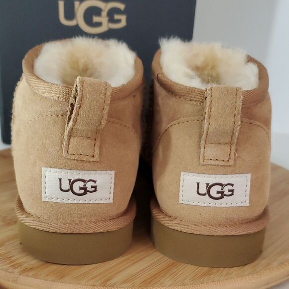 UGG Mens Classic Ultra Mini Boot Size US 7 Chestnut Suede/ Wool - Picture 2 of 12